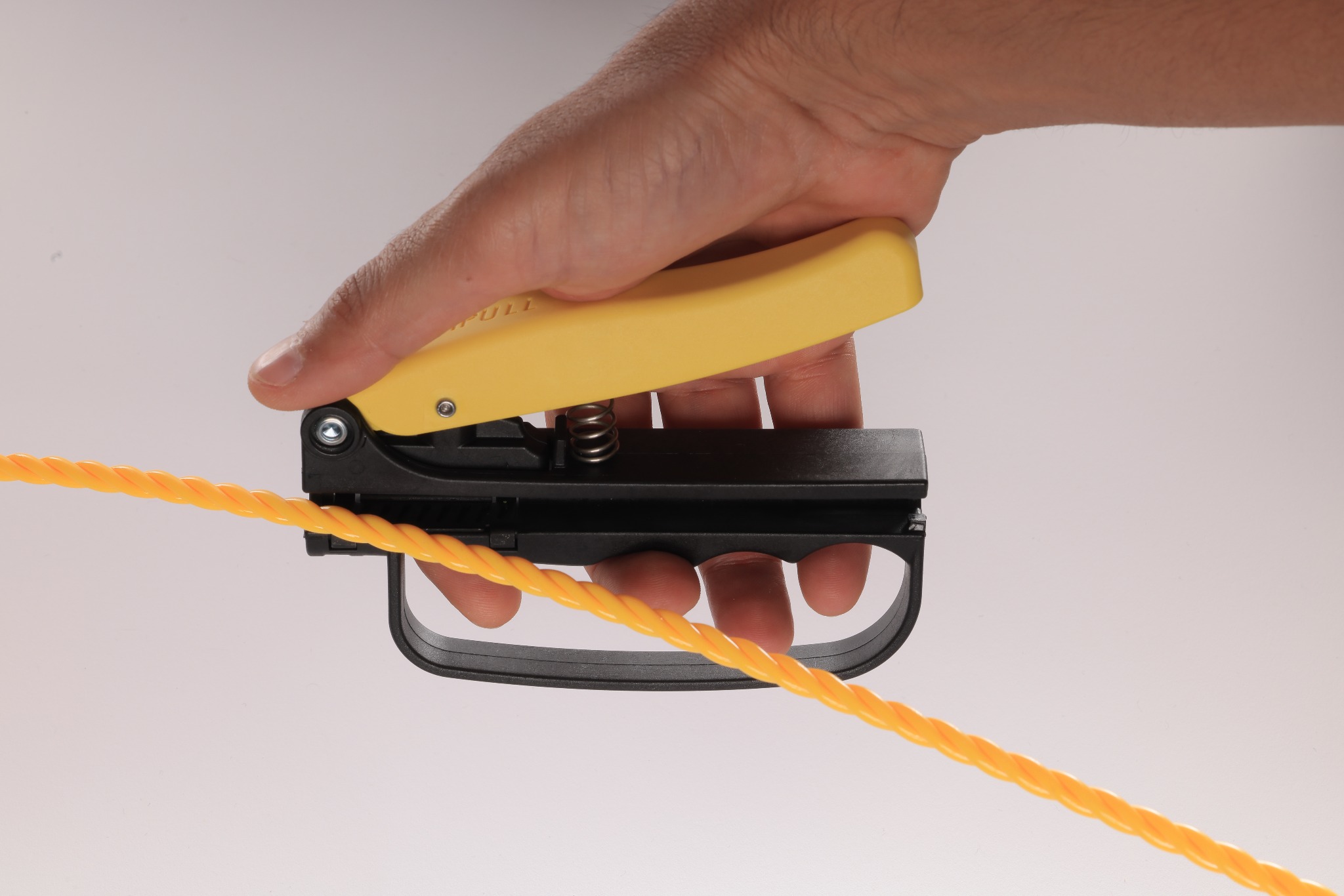 Hand gripping iPull from side